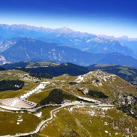 Апартаменты Montegrappa Fly On Crespano del Grappa