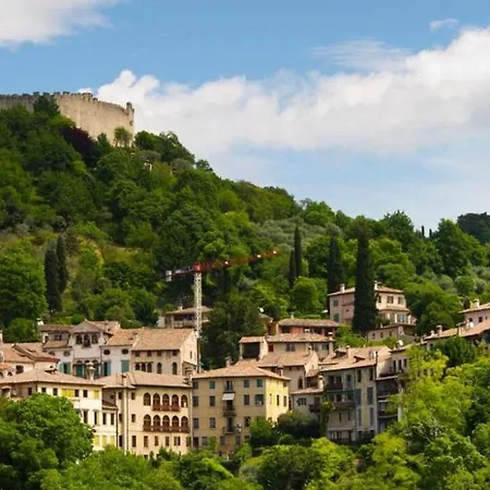 Апартаменты Montegrappa Fly On Crespano del Grappa